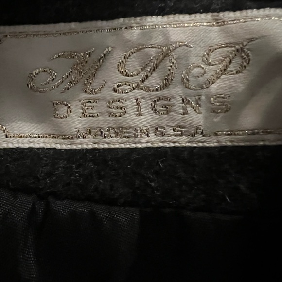 Wool dark grey coat with pockets and gold buttons. - Picture 6 of 9